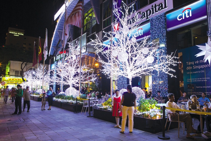 Trang trí Noel ở cao ốc Sun Wah
