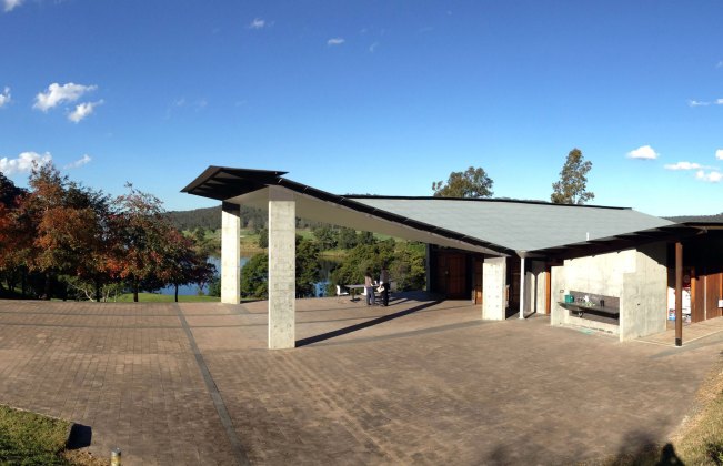 Boyd Education Center - KTS Glenn Murcutt - Mái tôn tạo nên một ấn tượng mạnh với thiết kế gấp khúc